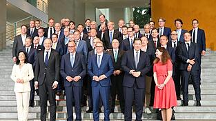 Die Initiative «Made for Germany», hier beim ersten Treffen im Juli im Kanzleramt, will Hunderte Milliarden in Deutschland investieren (Archivbild)