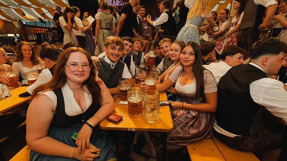 Die Partybilder vom Dienstag, 13. August 2024, aus dem Festzelt Nothaft. Die Partybilder vom Dienstag, 13. August 2024, aus dem Festzelt Nothaft.