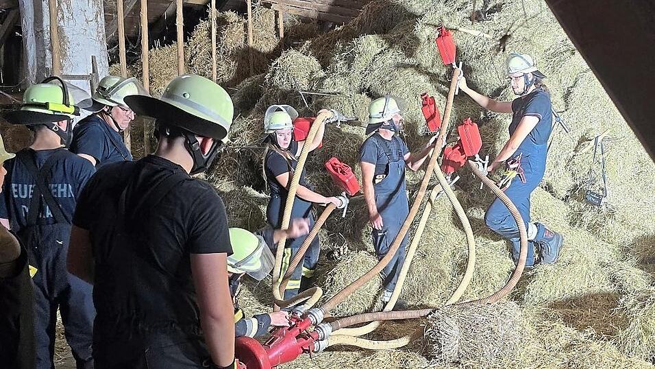 Die Feuerwehr Poxau mit dem Heuwehrger&auml;t.