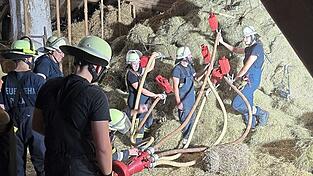 Die Feuerwehr Poxau mit dem Heuwehrger&auml;t.