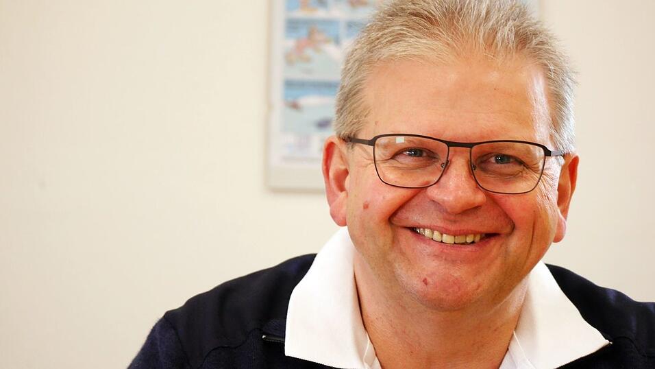 Hans Nothaft, Vorsitzender der Wasserwacht im bezirk Niederbayern/Oberpfalz im Interview. Hans Nothaft, Vorsitzender der Wasserwacht im bezirk Niederbayern/Oberpfalz im Interview.