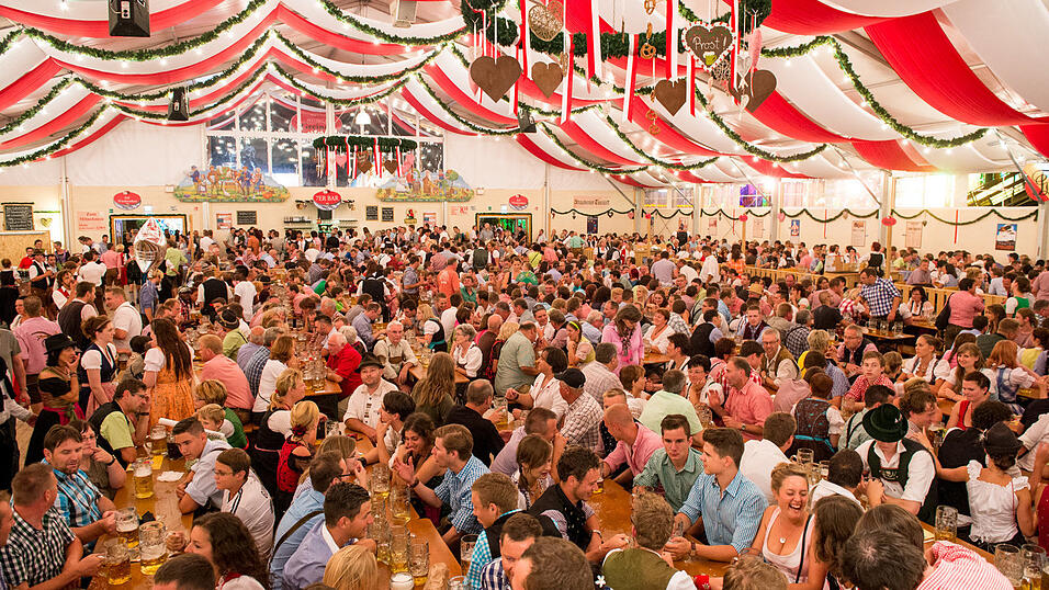 Der gro&szlig;e Festzeltvergleich - hier ein Eindruck vom Festzelt Greindl. Foto: Mathias Adam