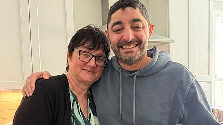 Die Vertrautheit ist von der ersten Minute an gro&szlig;: Petra und Joe f&uuml;hlen sich wie Zwillinge.