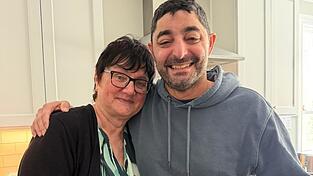 Die Vertrautheit ist von der ersten Minute an groß: Petra und Joe fühlen sich wie Zwillinge. Die Vertrautheit ist von der ersten Minute an groß: Petra und Joe fühlen sich wie Zwillinge.