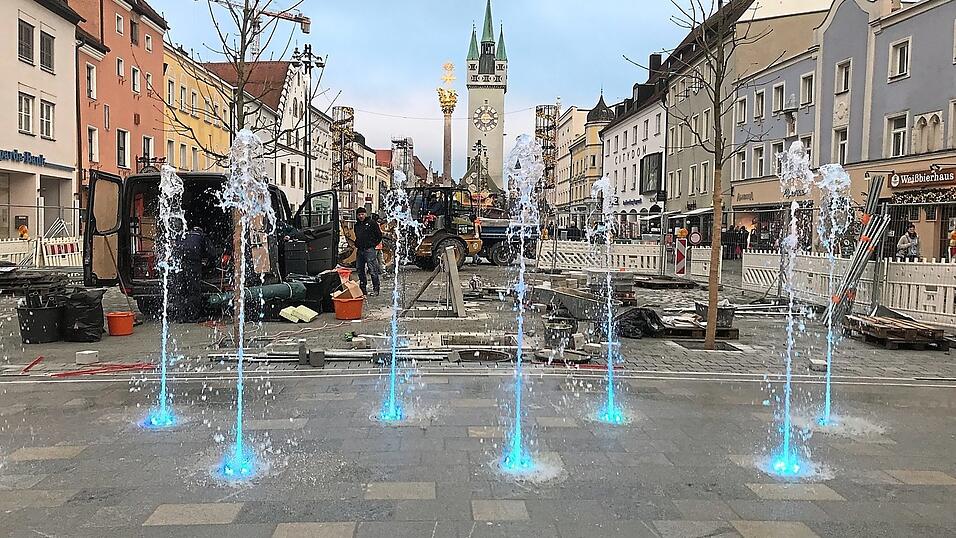Das Wasserspiel am Theresienplatz hat seinen ersten Probelauf erfolgreich bestanden. Im Dauerbetrieb ist es aber erst im kommenden Frühjahr.