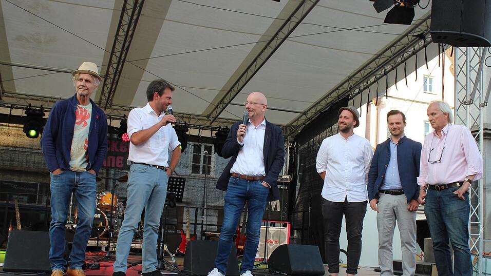 Viele Landshuter genossen ihren Freitagabend auf dem Bismarckplatzfest.