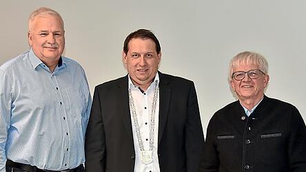 Die drei neuen B&uuml;rgermeister: Matthias Hermann (Mitte) mit seinen Stellvertretern Gottfried Rieger (links) und Walter Fuchs (rechts).