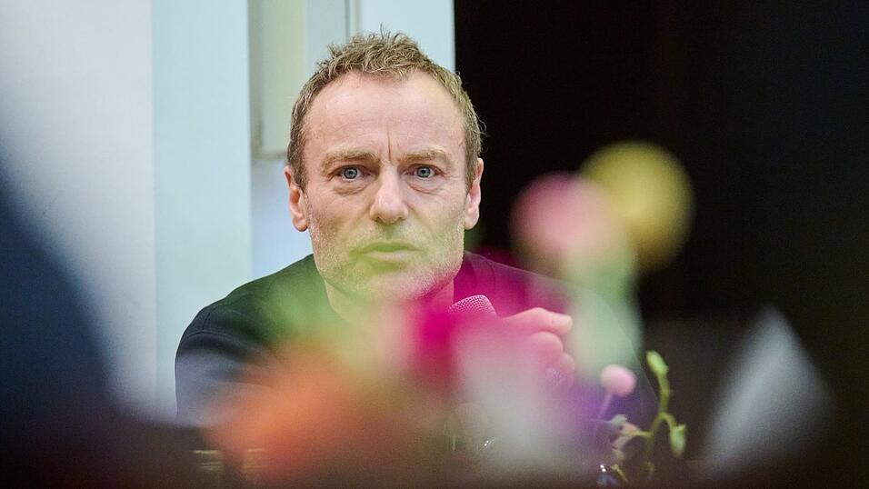 Schauspieler Mark Waschke berichtet von seinen Erfahrungen bez&uuml;glich der Rollenverteilung.