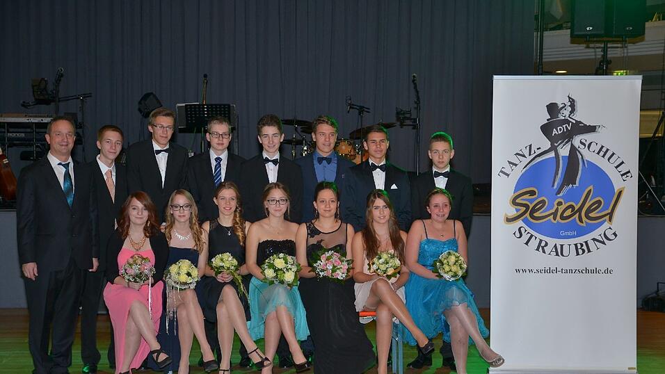 Die Bilder vom Abschlussball der Tanzschule Seidel in der Fraunhofer-Halle am 28. November. Die Bilder vom Abschlussball der Tanzschule Seidel in der Fraunhofer-Halle am 28. November.