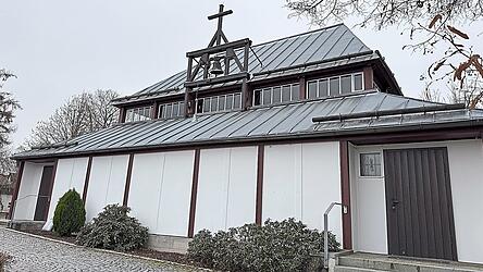 Die Christuskirche dient der evangelischen Pfarrgemeinde seit 75 Jahren als Heimat. Am Sonntag, 7. Dezember, wird mit einem Gottesdienst das Kirchweihjubiläum gefeiert Die Christuskirche dient der evangelischen Pfarrgemeinde seit 75 Jahren als Heimat. Am Sonntag, 7. Dezember, wird mit einem Gottesdienst das Kirchweihjubiläum gefeiert