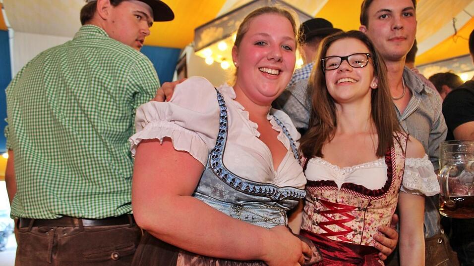 Auch am Freitag war super Stimmung am Ergoldinger Volksfest. Auch am Freitag war super Stimmung am Ergoldinger Volksfest.