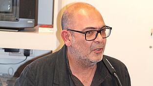 Hannes Ringlstetter ganz entspannt im gut besuchten Presseclub.