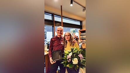 Reinhard Gromotka gründete bereits als Student die Tagwerk-Genossenschaft. Heute führt er den Biomarkt in Landshut mit seiner Frau Anita. Reinhard Gromotka gründete bereits als Student die Tagwerk-Genossenschaft. Heute führt er den Biomarkt in Landshut mit seiner Frau Anita.