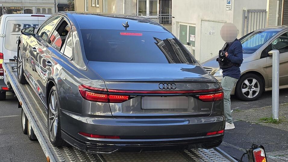 Mit Durchsuchungen ist die Polizei gegen mutmaßliche Goldschmuggler vorgegangen. Mit Durchsuchungen ist die Polizei gegen mutmaßliche Goldschmuggler vorgegangen.