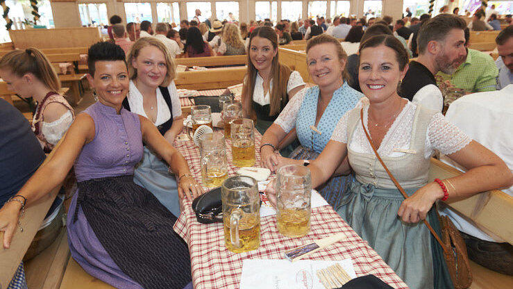 Die Partybilder vom Donnerstag, 17. August 2023, aus dem Festzelt Lechner.