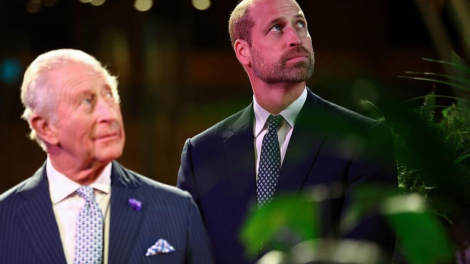 William (r.) wird auf seinen Vater als König folgen. William (r.) wird auf seinen Vater als König folgen.