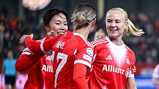 Bayern feiert einen klaren Sieg im Spitzenspiel. (Archivbild) Bayern feiert einen klaren Sieg im Spitzenspiel. (Archivbild)