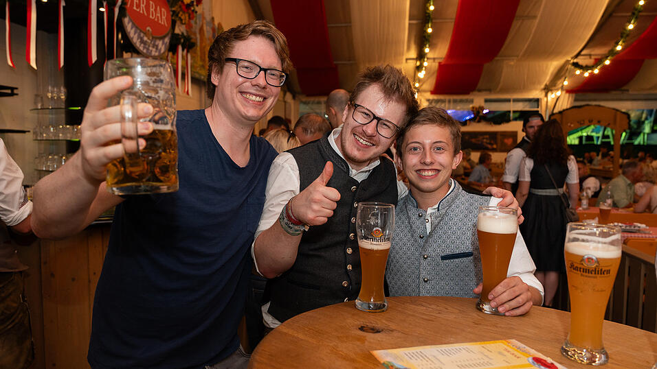 Die Partybilder vom Donnerstag, 17. August 2023, aus dem Festzelt Greindl. Die Partybilder vom Donnerstag, 17. August 2023, aus dem Festzelt Greindl.