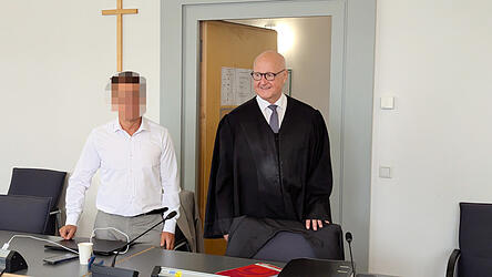 Verteidiger Michael Haizmann und sein Mandant sind guter Dinge. Von anfangs &uuml;ber 200 Wucherf&auml;llen, die dem Mann vorgeworfen wurden, bleiben nur acht &uuml;brig.