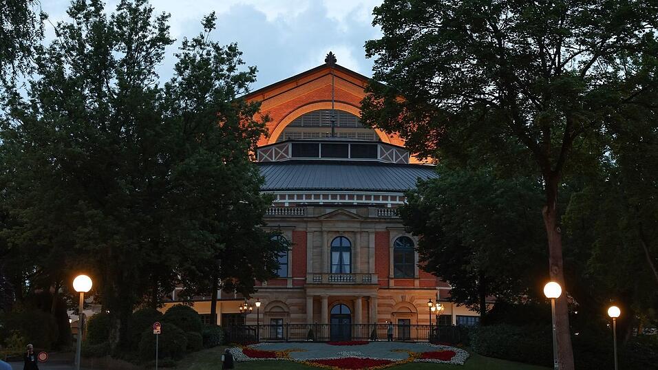 Vor 150 Jahren fanden hier erstmals die Bayreuther Festspiele statt. (Archivbild) Vor 150 Jahren fanden hier erstmals die Bayreuther Festspiele statt. (Archivbild)