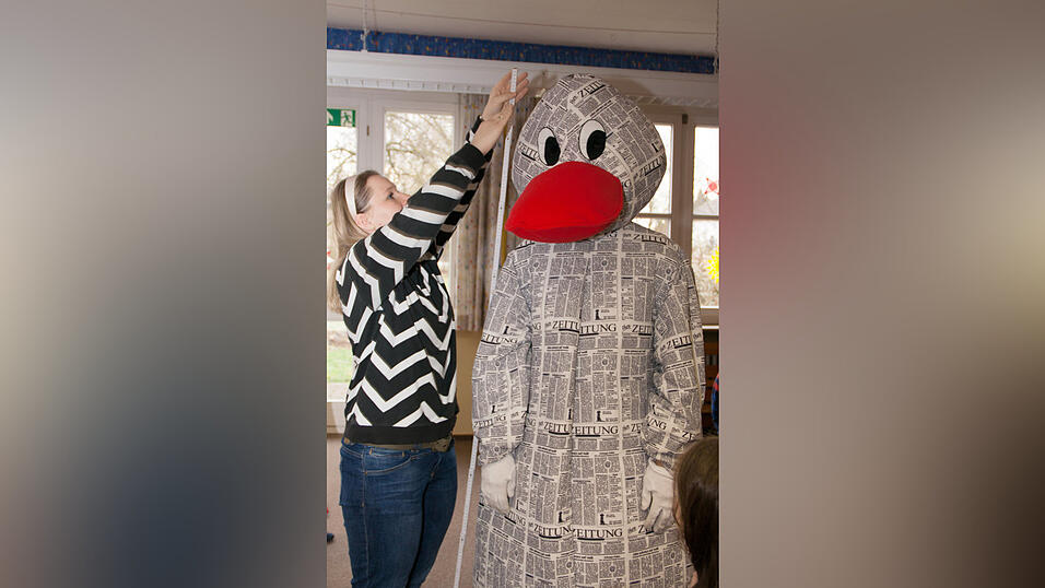 20 Kindergartenkinder des Städtischen Kindergartens in Sossau testen Anfang Januar für drei Wochen ein besonderes Projekt der Mediengruppe Straubinger Tagblatt//Landshuter Zeitung. Nach dem Zeitungsprojekt in Schulen starten die Redakteure der Jugend- und Schulredaktion das Pilotprojekt 'Zeitung im Kindergarten'. Besonderes Highlight: Zeitungsmaskottchen Paula Print. 20 Kindergartenkinder des Städtischen Kindergartens in Sossau testen Anfang Januar für drei Wochen ein besonderes Projekt der Mediengruppe Straubinger Tagblatt//Landshuter Zeitung. Nach dem Zeitungsprojekt in Schulen starten die Redakteure der Jugend- und Schulredaktion das Pilotprojekt 'Zeitung im Kindergarten'. Besonderes Highlight: Zeitungsmaskottchen Paula Print.