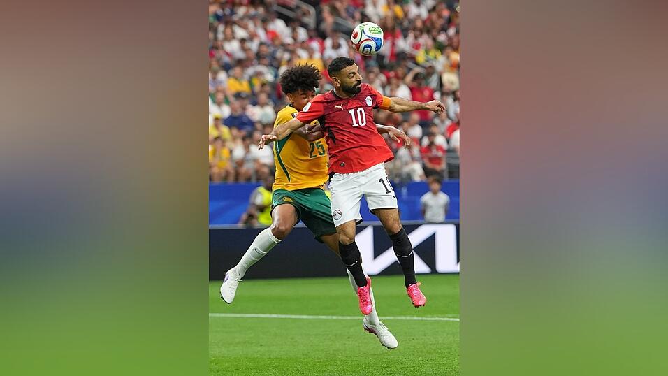 Der &Auml;gypter Mohamed Salah (r) hatte gegen die Australier einen schweren Stand.