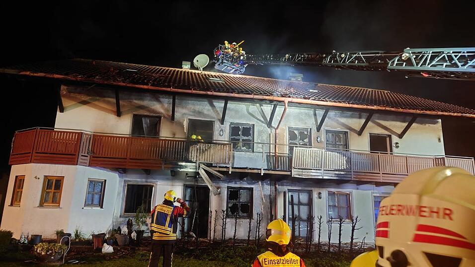 Bei dem Brand waren circa 120 Feuerwehrler vor Ort.