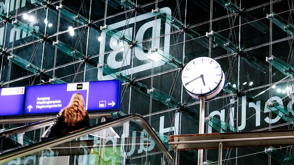 Bund und Bahn wollen mehr f&uuml;r die Sicherheit der Besch&auml;ftigten im Bahnverkehr tun.