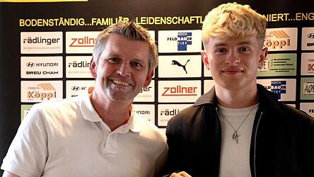 Max Meyer (rechts) wird k&uuml;nftig im Vilzinger Trikot auflaufen.