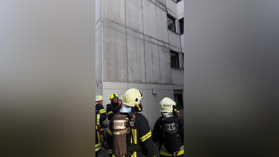 In Straubing hat es am späten Donnerstagnachmittag in einem Hochhaus eine Brandentwicklung gegeben In Straubing hat es am späten Donnerstagnachmittag in einem Hochhaus eine Brandentwicklung gegeben