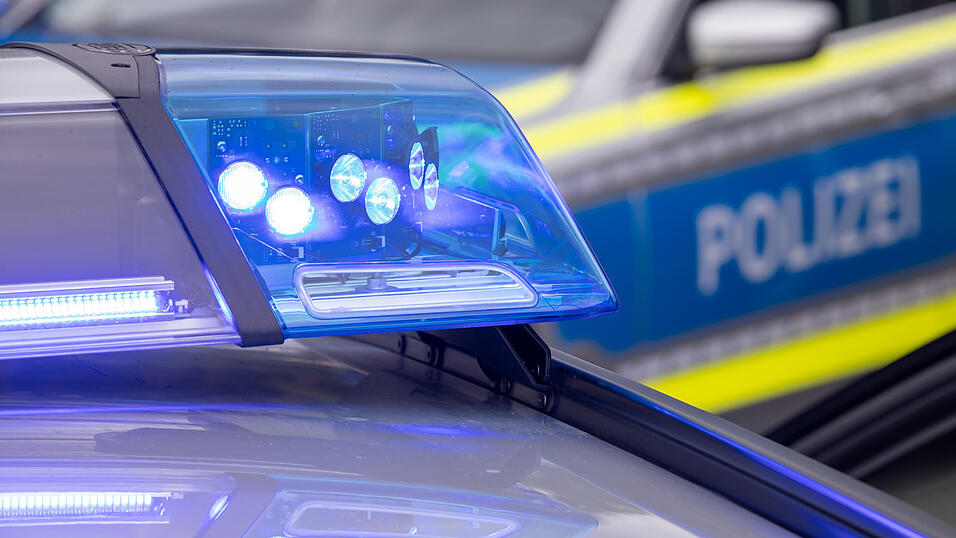 Bei einer Verkehrskontrolle auf der A3 bei Passau stellte die Polizei bei einem 32-Jährigen eine größere Menge Drogen sicher. (Symbolbild) Bei einer Verkehrskontrolle auf der A3 bei Passau stellte die Polizei bei einem 32-Jährigen eine größere Menge Drogen sicher. (Symbolbild)