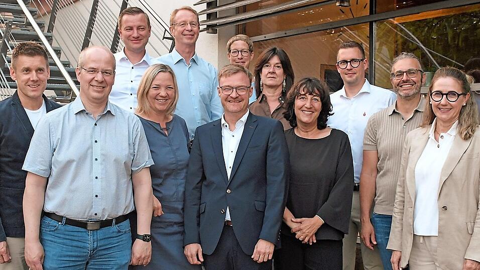 Die neue Vorstandschaft des Förder- und Werbevereins um die neue Vorsitzende Sandra Wolloner (Vierte von links) und ihren Stellvertreter Marcus Aschenbrenner (links daneben). Die neue Vorstandschaft des Förder- und Werbevereins um die neue Vorsitzende Sandra Wolloner (Vierte von links) und ihren Stellvertreter Marcus Aschenbrenner (links daneben).