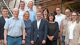 Die neue Vorstandschaft des F&ouml;rder- und Werbevereins um die neue Vorsitzende Sandra Wolloner (Vierte von links) und ihren Stellvertreter Marcus Aschenbrenner (links daneben).