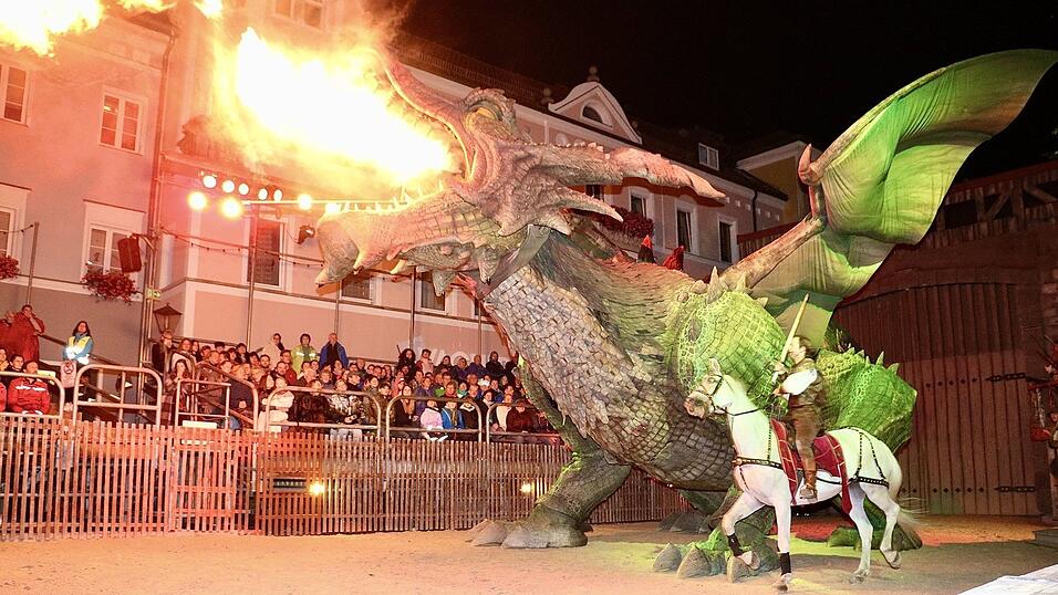 Eindr&uuml;cke von der Gruppe 'blau', die am Freitagabend die Drachenstich-Premiere gespielt hat.