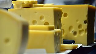 Emmentaler-K&auml;se aus Bayreuth sollte nach Frankreich geliefert werden. (Symbolbild)