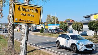 Beim Zeitplan für die B 85-Ortsumgehung Altenkreith mit Verlegung der B 16 fahren die Planer des Staatlichen Bauamts auf Sicht: Nächster Meilenstein im Planungsprozess wäre die Genehmigung des Vorentwurfs durch das Bundesverkehrsministerium. Mit einer Entscheidung wird in der ersten Jahreshälfte 2027 gerechnet. Beim Zeitplan für die B 85-Ortsumgehung Altenkreith mit Verlegung der B 16 fahren die Planer des Staatlichen Bauamts auf Sicht: Nächster Meilenstein im Planungsprozess wäre die Genehmigung des Vorentwurfs durch das Bundesverkehrsministerium. Mit einer Entscheidung wird in der ersten Jahreshälfte 2027 gerechnet.