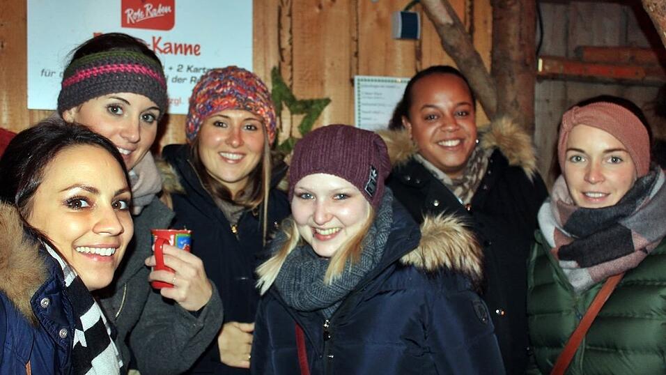 Der Christkindlmarkt und die Weihnachtspyramide geh&ouml;ren in der Adventszeit zu den beliebtesten Treffpunkten in Landshut.