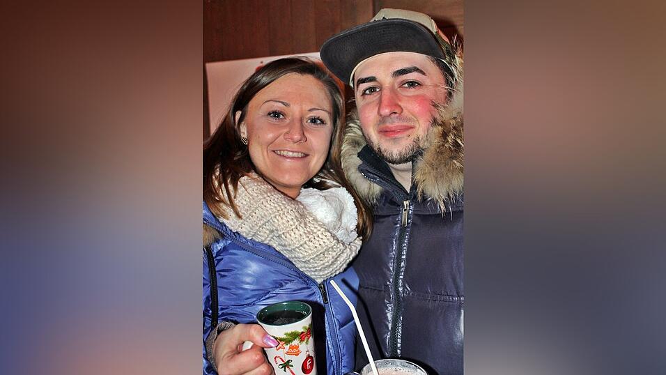 Der Christkindlmarkt und die Weihnachtspyramide geh&ouml;ren in der Adventszeit zu den beliebtesten Treffpunkten in Landshut.