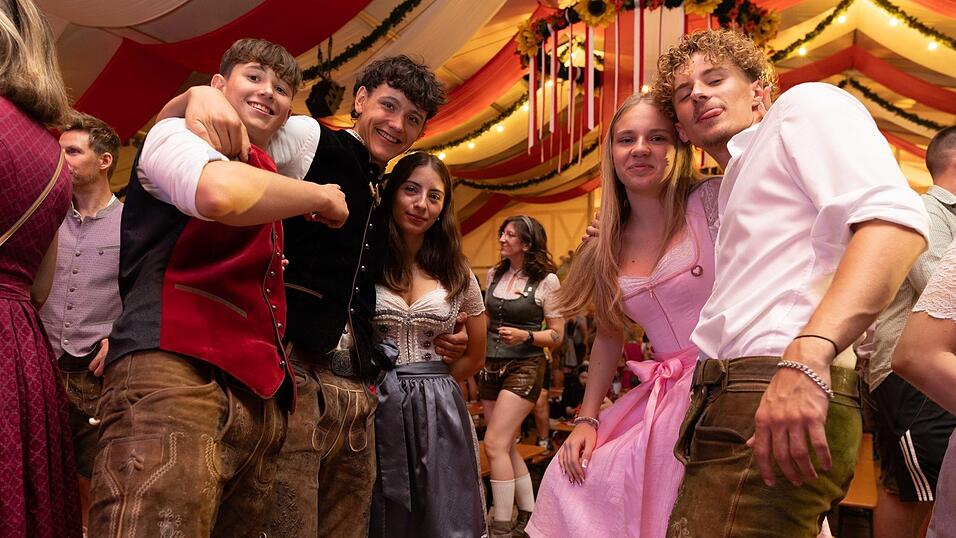 Die Partybilder vom Samstag, 8. August, aus dem Festzelt Greindl. Die Partybilder vom Samstag, 8. August, aus dem Festzelt Greindl.