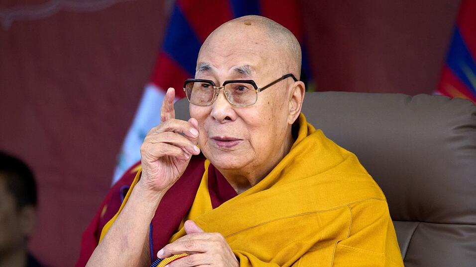 Der Dalai Lama zeigte sich bestürzt. Der Dalai Lama zeigte sich bestürzt.