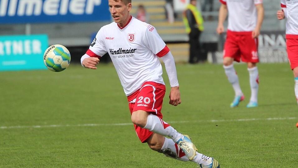 Der SSV Jahn Regensburg holte am Karsamstag im Heimspiel gegen den SV Wehen Wiesbaden drei ganz wichtige Punkte im Abstiegskampf. (Foto: Fabian Ro&szlig;mann)