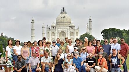 Eine Reisegruppe bestehend aus Angehörigen der Pfarreien Massing, Prackenbach und Moosbach hatte sich Anfang Oktober gemeinsam mit Pfarrer Johnson Kattayil auf den Weg nach Indien gemacht.