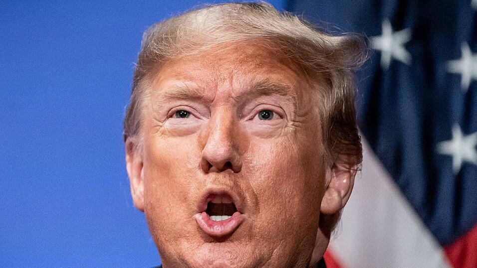 Donald Trump eckt mit seiner Sprache oft an - ob auf Twitter oder im echten Leben. Donald Trump eckt mit seiner Sprache oft an - ob auf Twitter oder im echten Leben.