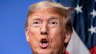Donald Trump eckt mit seiner Sprache oft an - ob auf Twitter oder im echten Leben.