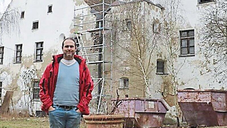 Michael Buschheuer vor dem Grafentraubacher Schloss.