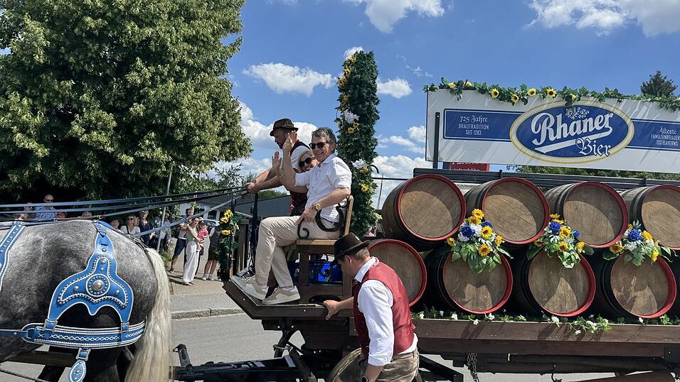 Das Ehepaar Pl&ouml;&szlig;l der Brauerei Rhaner, erstmalig auf einem Viechtacher Fest vertreten.