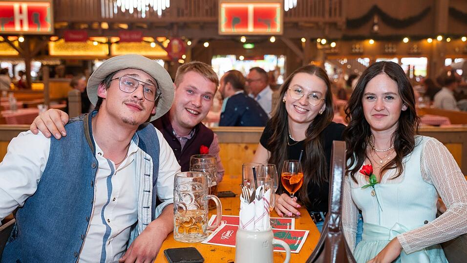 Die Partybilder vom Montag, 17. August, aus dem Festzelt Krönner. Die Partybilder vom Montag, 17. August, aus dem Festzelt Krönner.