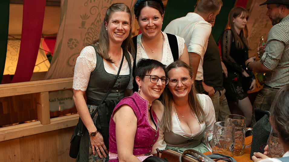 Die Partybilder vom Sonntag, 17. August, aus dem Festzelt Weckmann. Die Partybilder vom Sonntag, 17. August, aus dem Festzelt Weckmann.
