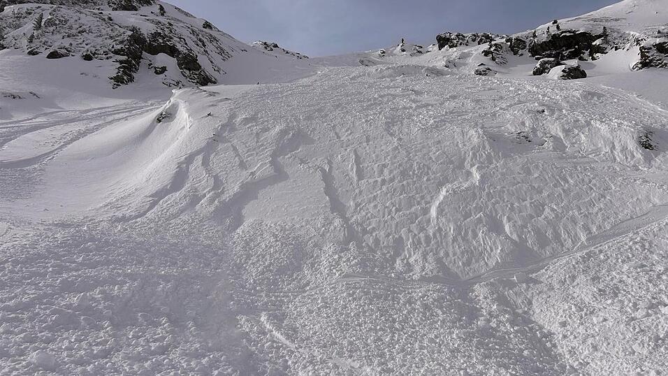 In diesem Winter gibt es ungewöhnlich viele Lawinen wie hier in Tirol. (Archivbild) In diesem Winter gibt es ungewöhnlich viele Lawinen wie hier in Tirol. (Archivbild)