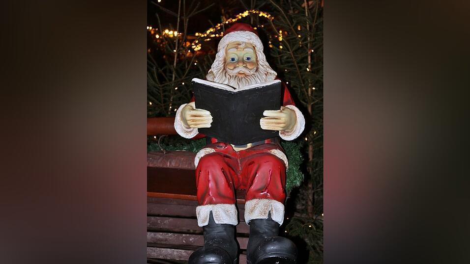 Der Christkindlmarkt und die Weihnachtspyramide geh&ouml;ren in der Adventszeit zu den beliebtesten Treffpunkten in Landshut.